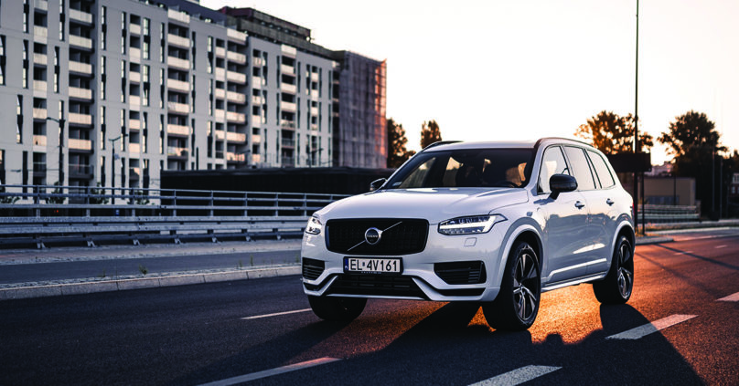 Volvo XC90 w centrum miasta