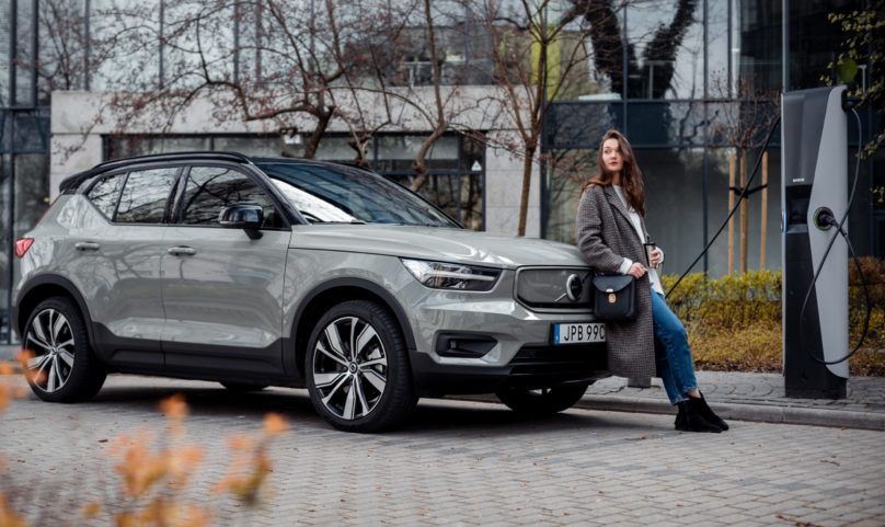 zielone Volvo XC40 Recharge
