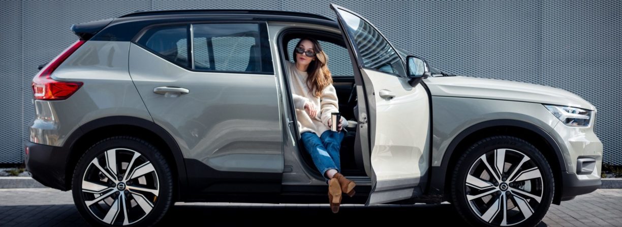 Volvo XC40 Recharge w kolorze Sage Green